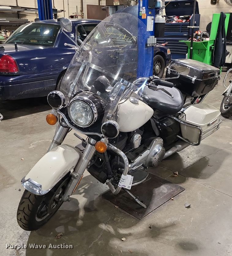 image for item DS7279 2014 Harley Davidson Road King Police motorcycle
