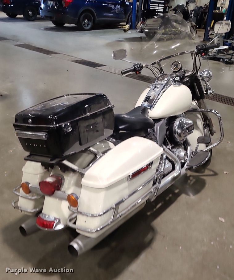 image for item DS7279 2014 Harley Davidson Road King Police motorcycle