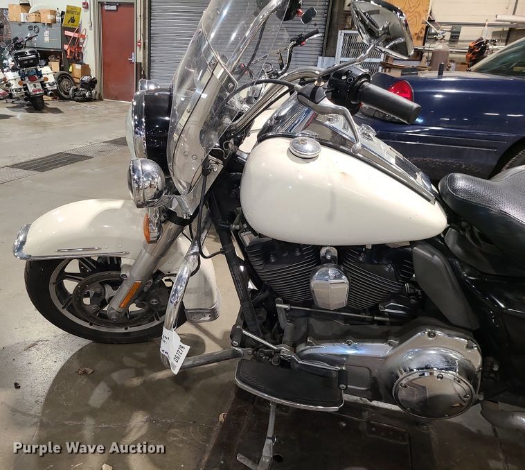 image for item DS7279 2014 Harley Davidson Road King Police motorcycle