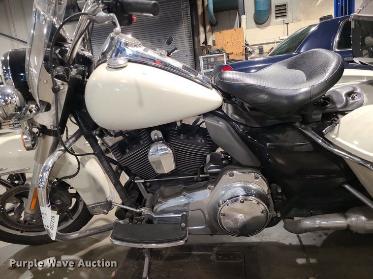 image for item DS7279 2014 Harley Davidson Road King Police motorcycle