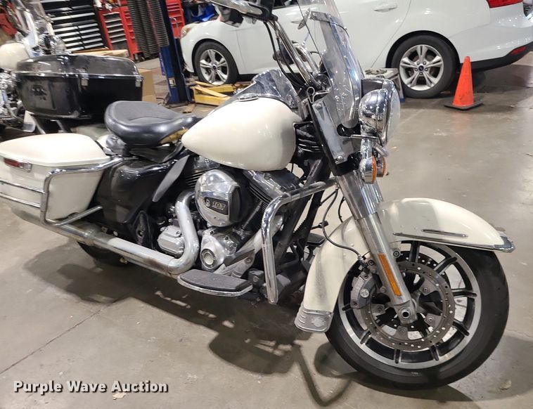 image for item DS7279 2014 Harley Davidson Road King Police motorcycle