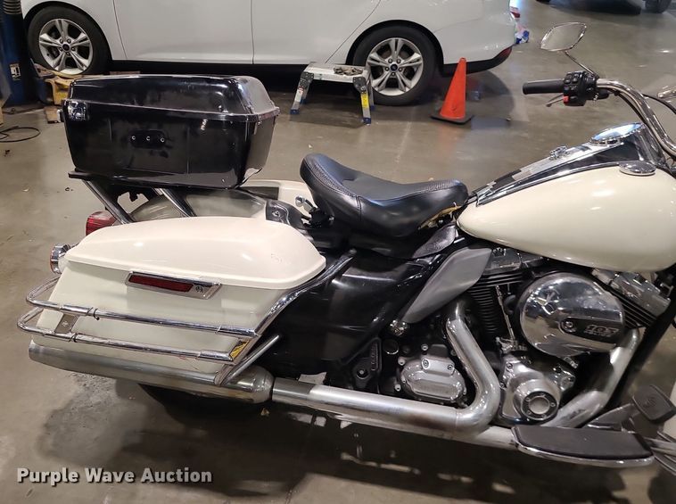 image for item DS7279 2014 Harley Davidson Road King Police motorcycle