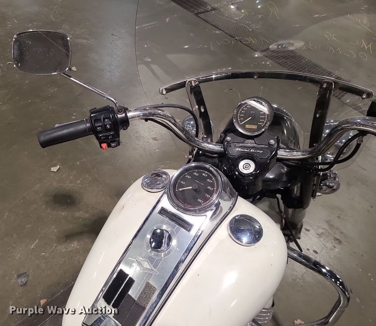 image for item DS7279 2014 Harley Davidson Road King Police motorcycle