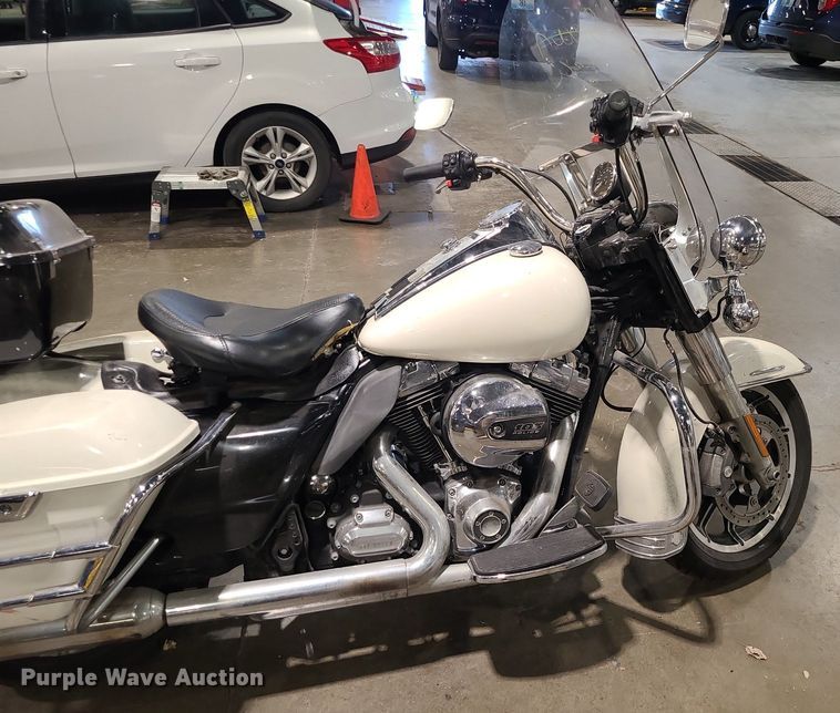 image for item DS7279 2014 Harley Davidson Road King Police motorcycle