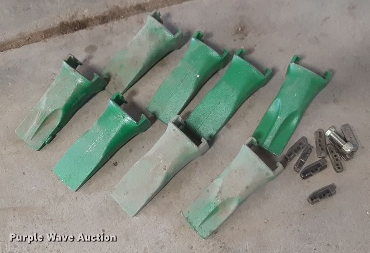 image for item DV9766 (8) Esco bucket teeth