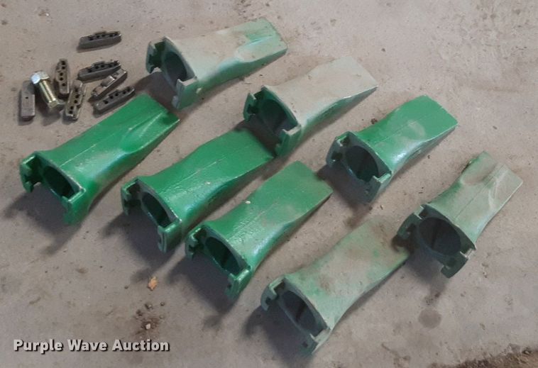 image for item DV9766 (8) Esco bucket teeth