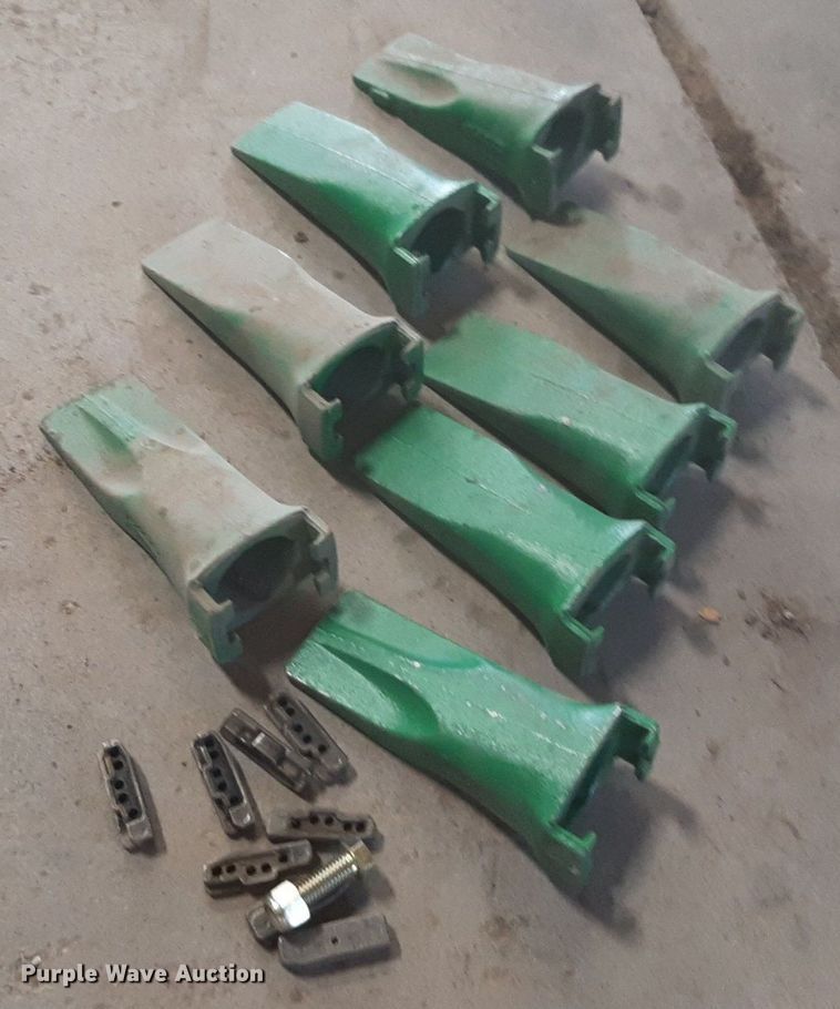 image for item DV9766 (8) Esco bucket teeth