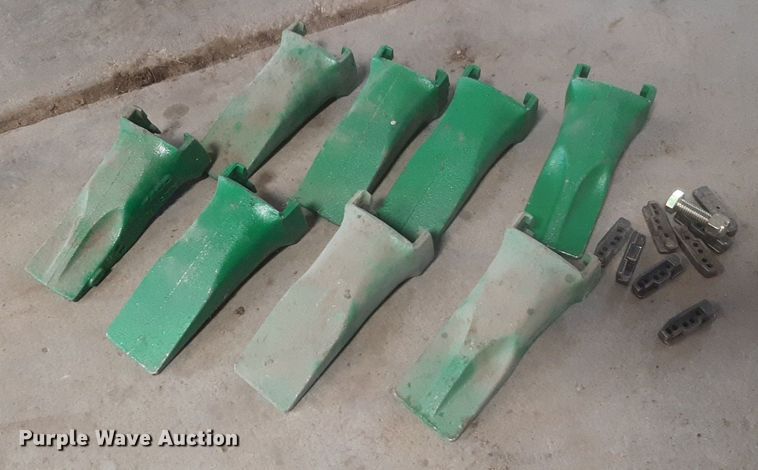 image for item DV9766 (8) Esco bucket teeth