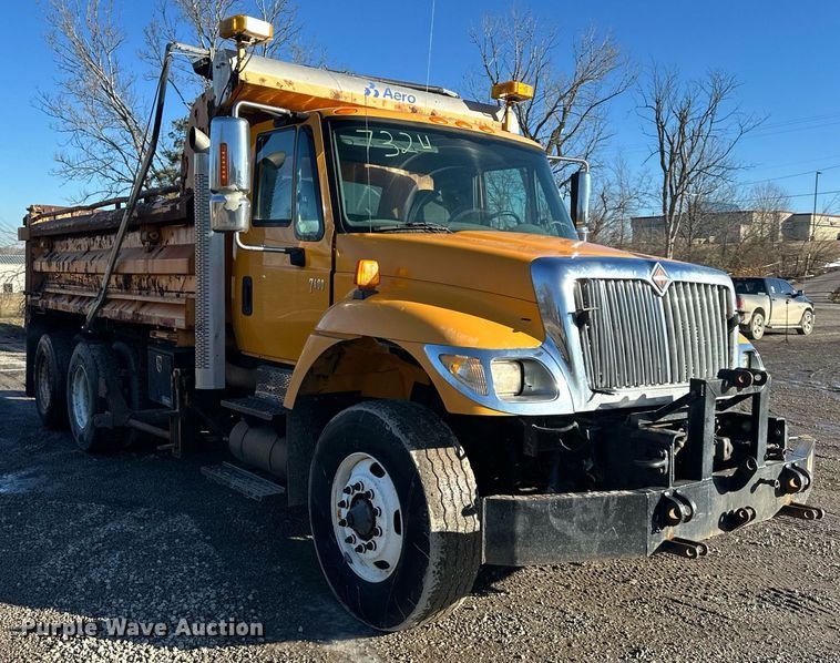 image for item DW2956 2006 International  7400 dump truck