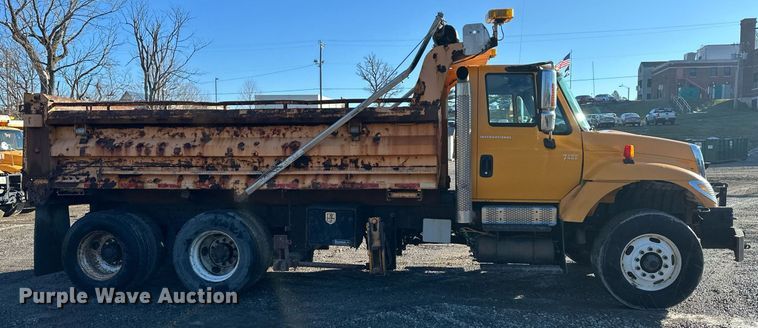 image for item DW2956 2006 International  7400 dump truck