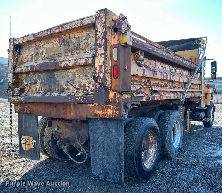 image for item DW2956 2006 International  7400 dump truck