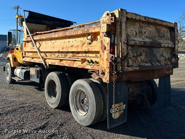 image for item DW2956 2006 International  7400 dump truck
