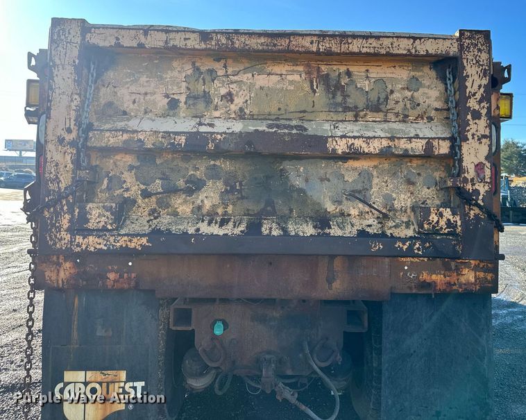 image for item DW2956 2006 International  7400 dump truck