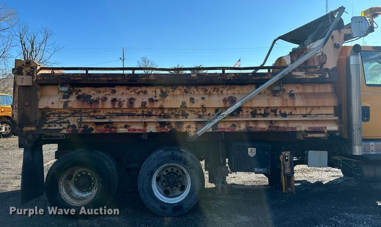 image for item DW2956 2006 International  7400 dump truck