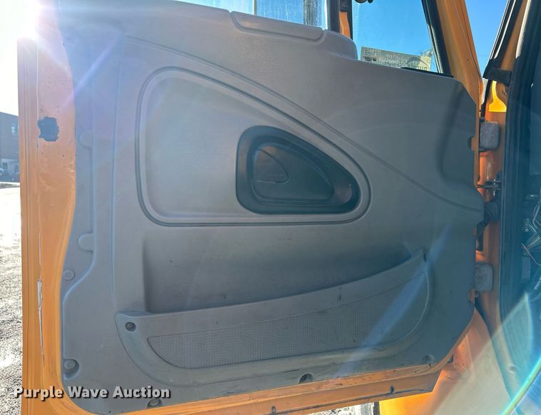 image for item DW2956 2006 International  7400 dump truck