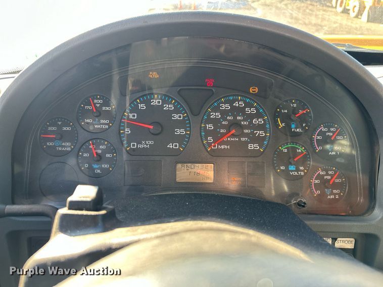 image for item DW2956 2006 International  7400 dump truck