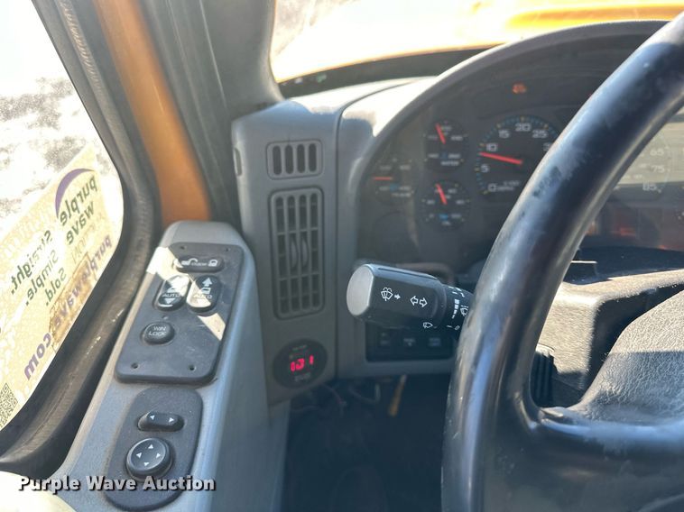 image for item DW2956 2006 International  7400 dump truck