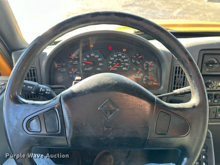 image for item DW2956 2006 International  7400 dump truck