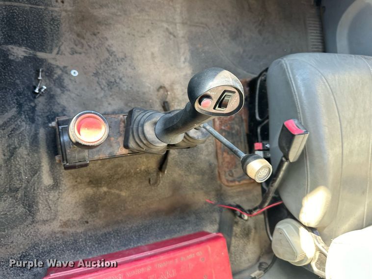 image for item DW2956 2006 International  7400 dump truck