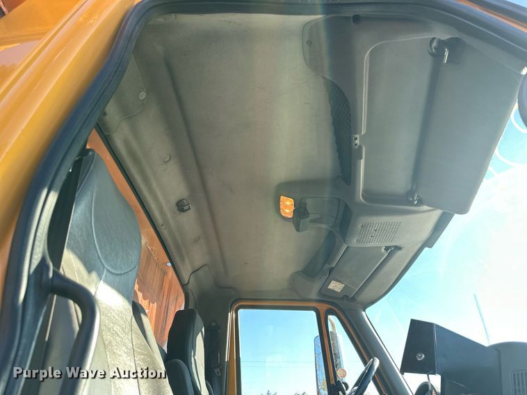 image for item DW2956 2006 International  7400 dump truck