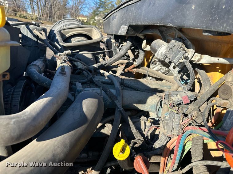 image for item DW2956 2006 International  7400 dump truck