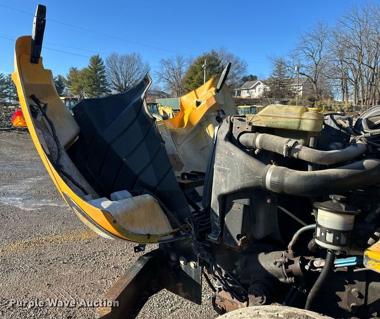 image for item DW2956 2006 International  7400 dump truck