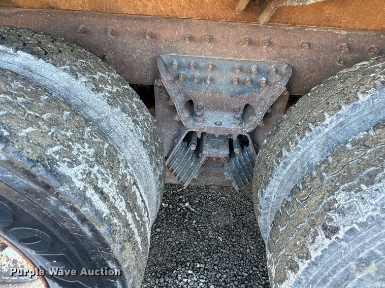 image for item DW2956 2006 International  7400 dump truck