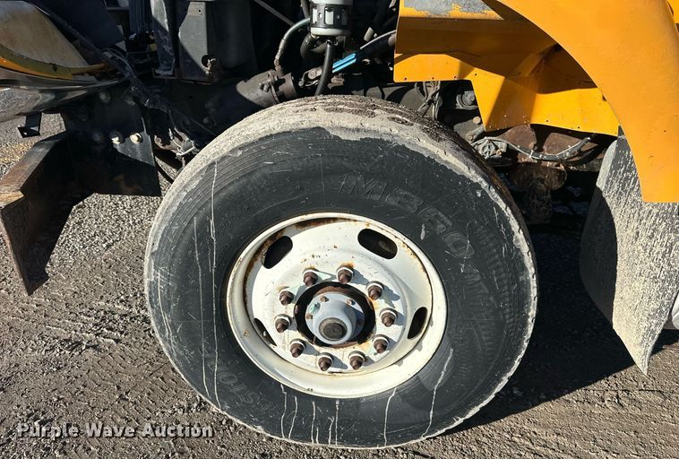 image for item DW2956 2006 International  7400 dump truck