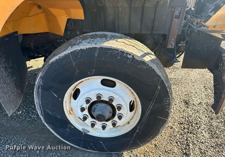 image for item DW2956 2006 International  7400 dump truck