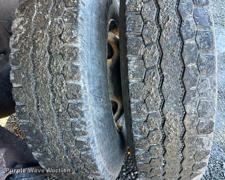 image for item DW2956 2006 International  7400 dump truck