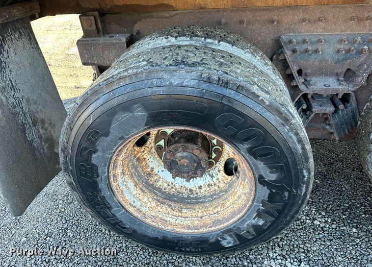 image for item DW2956 2006 International  7400 dump truck