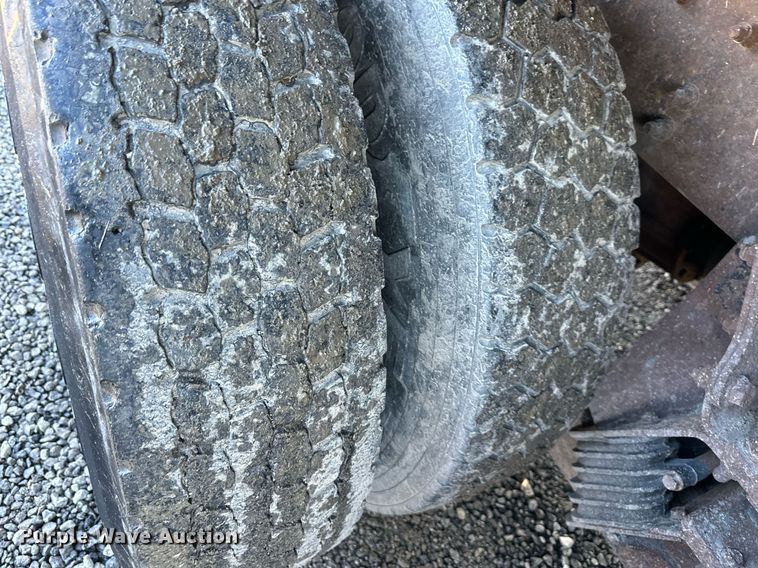 image for item DW2956 2006 International  7400 dump truck