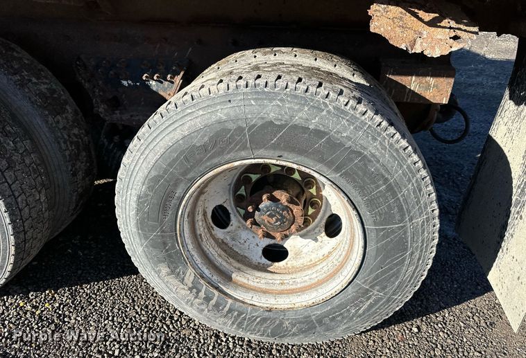 image for item DW2956 2006 International  7400 dump truck