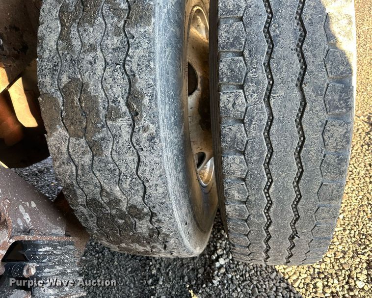 image for item DW2956 2006 International  7400 dump truck