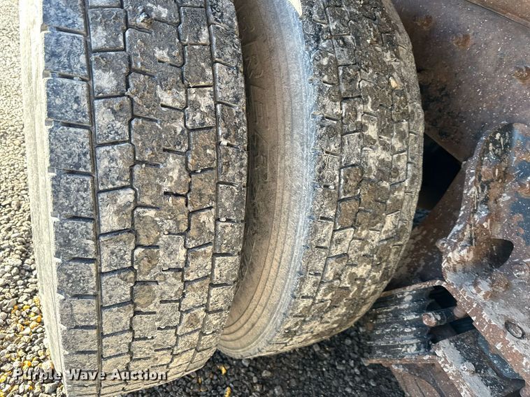 image for item DW2956 2006 International  7400 dump truck