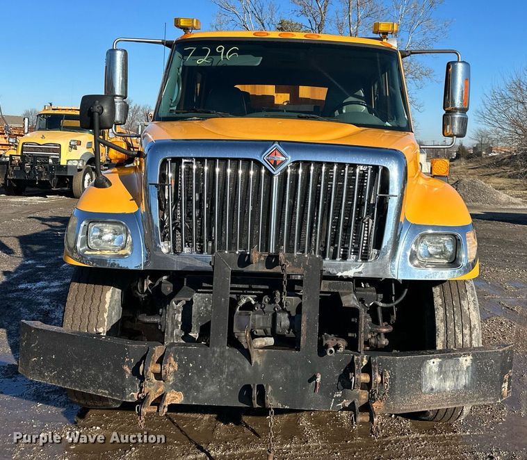image for item DW2959 2005 International  7400 dump truck