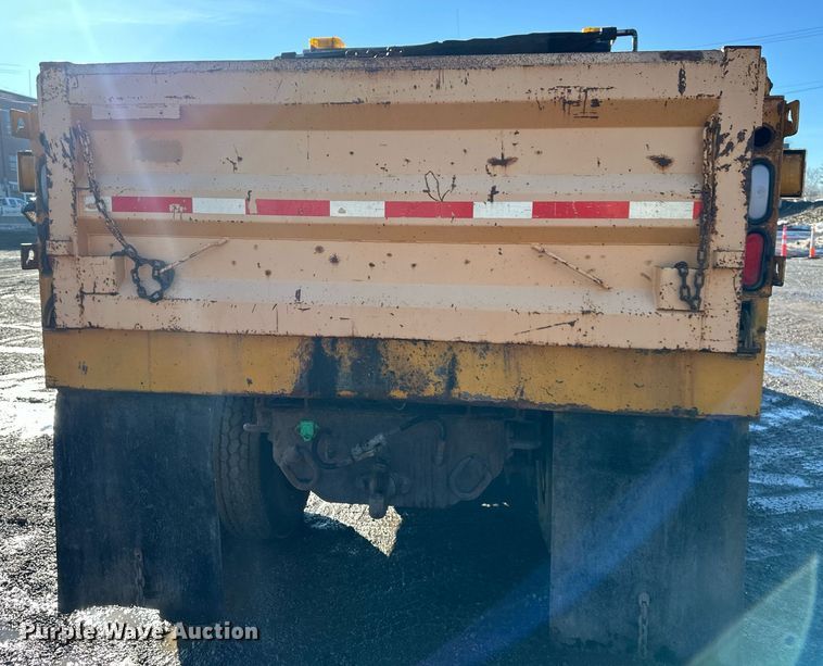 image for item DW2959 2005 International  7400 dump truck