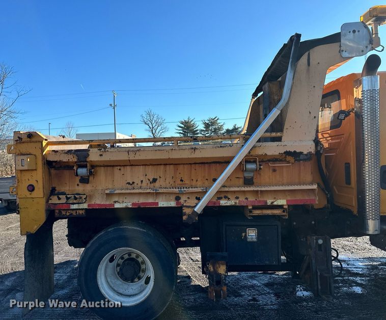 image for item DW2959 2005 International  7400 dump truck