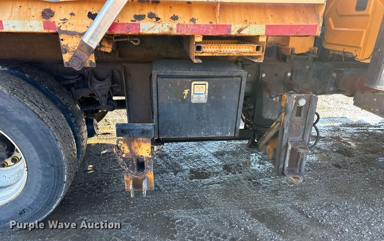 image for item DW2959 2005 International  7400 dump truck