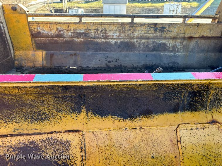 image for item DW2959 2005 International  7400 dump truck