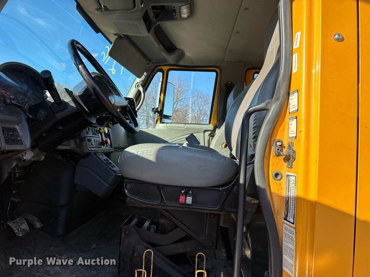 image for item DW2959 2005 International  7400 dump truck