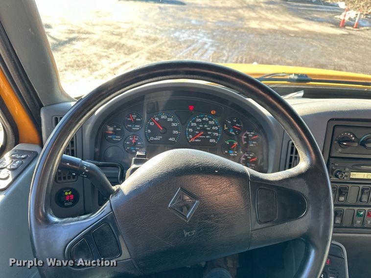 image for item DW2959 2005 International  7400 dump truck