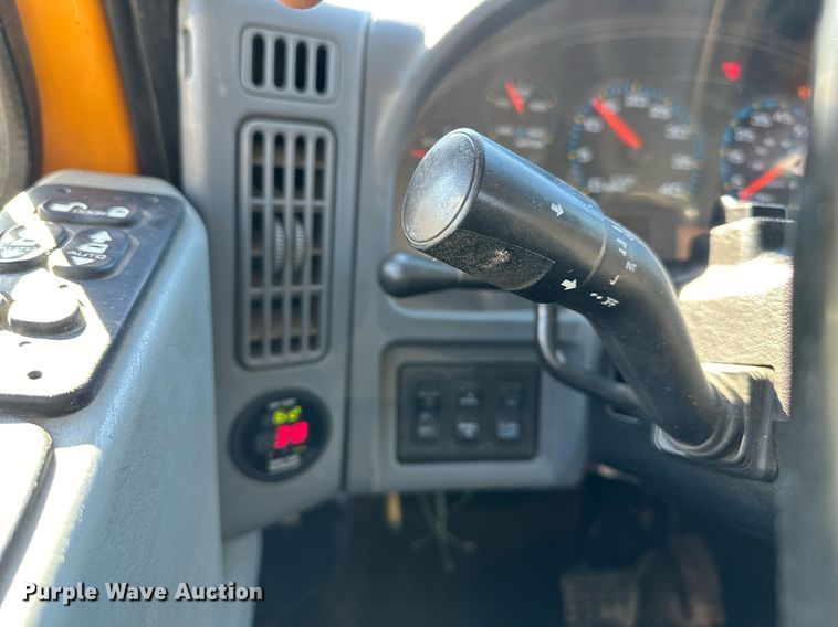 image for item DW2959 2005 International  7400 dump truck