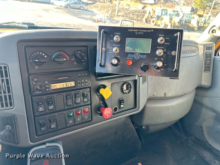 image for item DW2959 2005 International  7400 dump truck