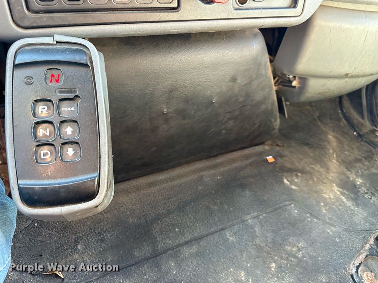 image for item DW2959 2005 International  7400 dump truck