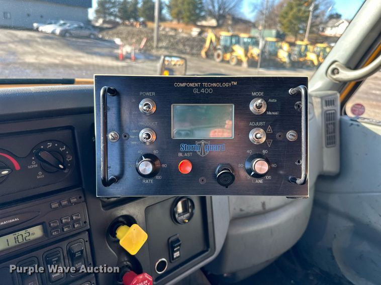 image for item DW2959 2005 International  7400 dump truck