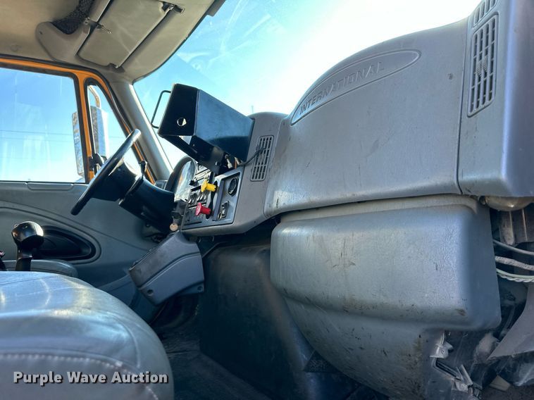 image for item DW2959 2005 International  7400 dump truck