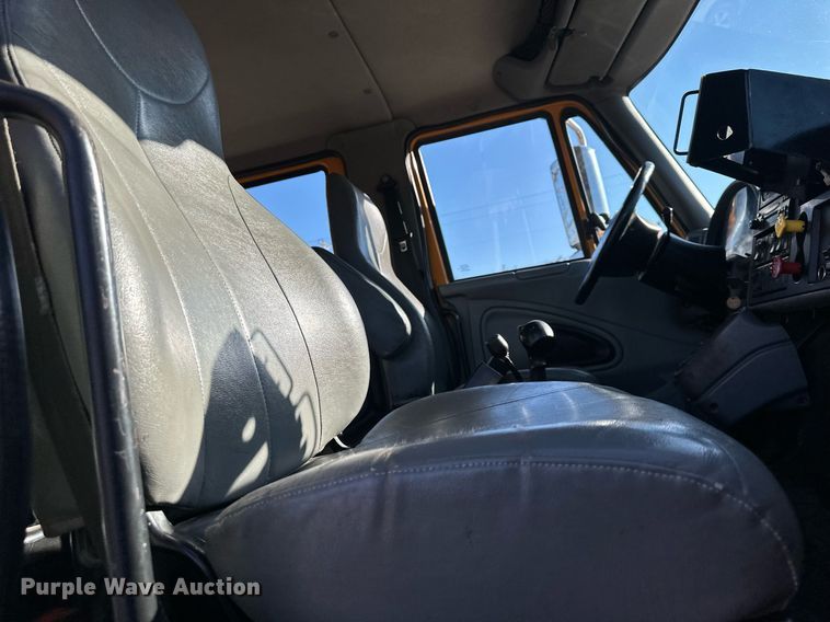 image for item DW2959 2005 International  7400 dump truck