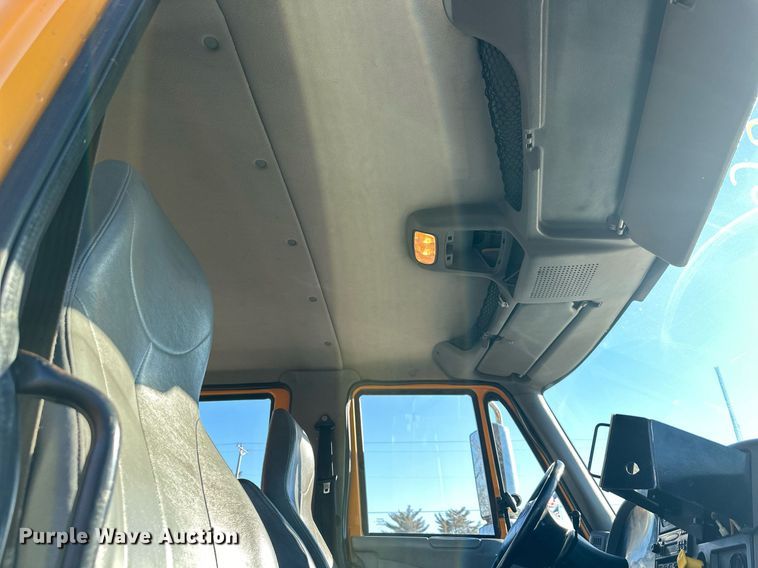 image for item DW2959 2005 International  7400 dump truck