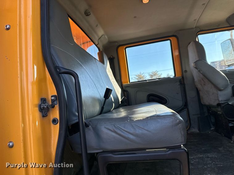 image for item DW2959 2005 International  7400 dump truck